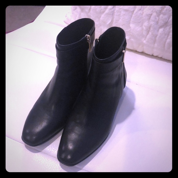 Essex Lane Shoes - REDUCED💥 Black Leather Booties